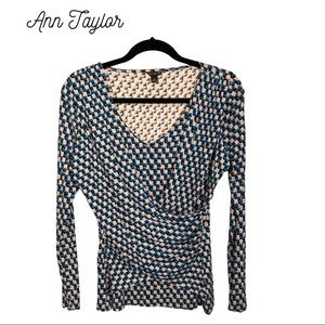 🌺BEAUTIFUL SOFT LONG SLEEVE ANN TAYLOR FAUX WRAP TOP-SIZE S